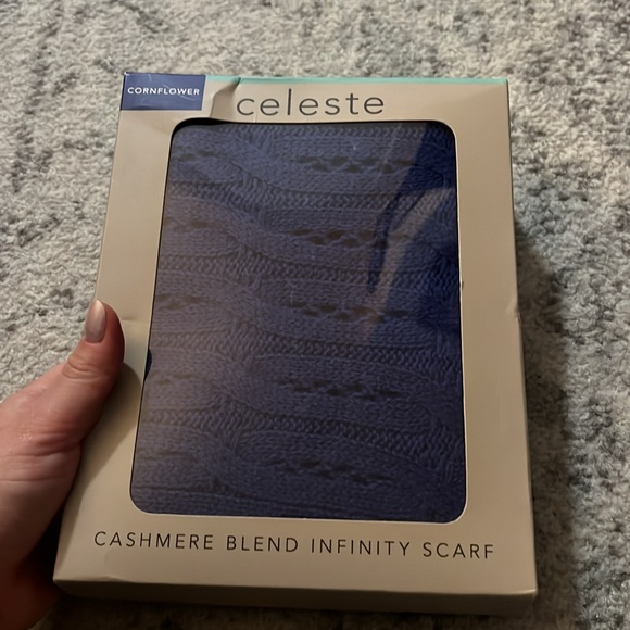 royal blue cashmere blend infinity scarf brand new in box never opened - Picture 4 of 4